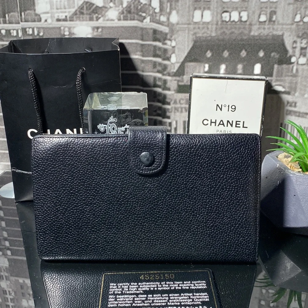 Authentic CHANEL Long Caviar Leather CC Bifold Wallet - Picture 7 of 17